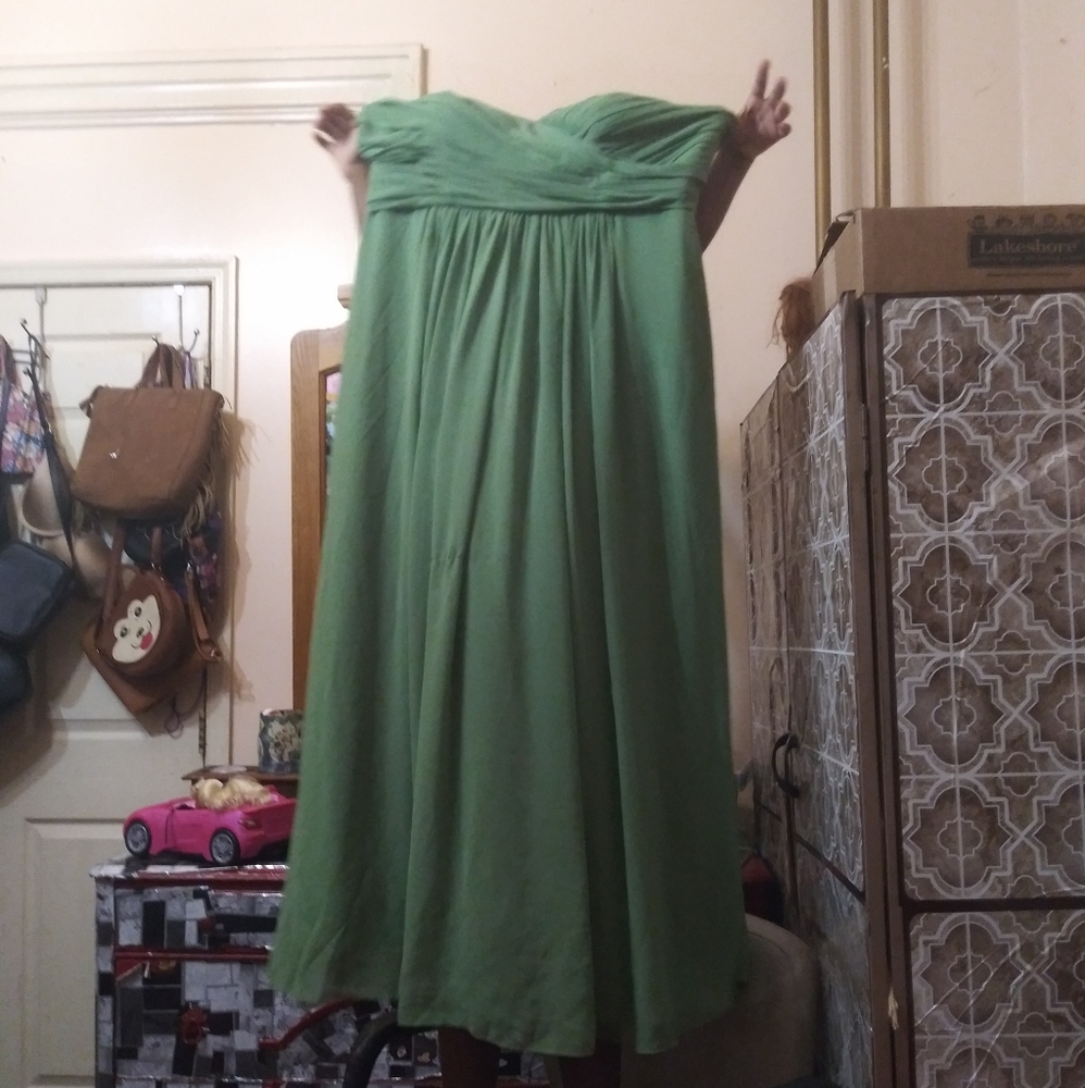 Beautiful green prom dress - Picture 3 of 3